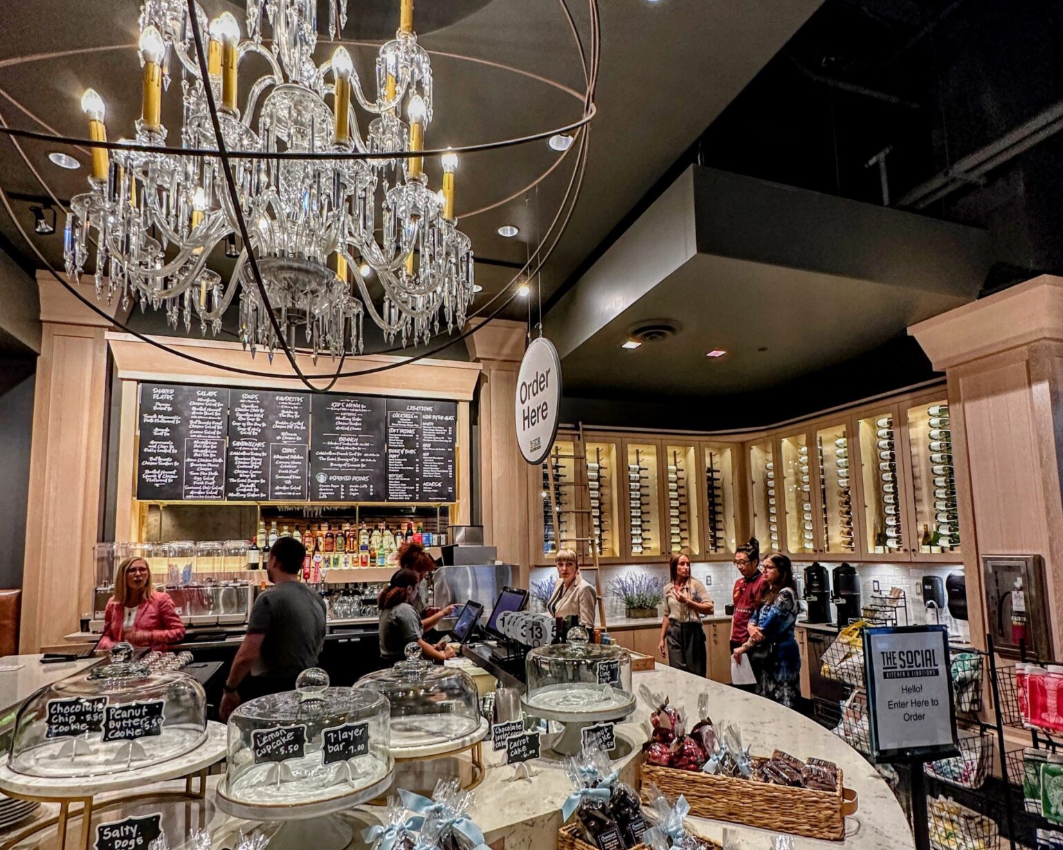Star Tribune Spotlights New Macy's Ridgedale Restaurant